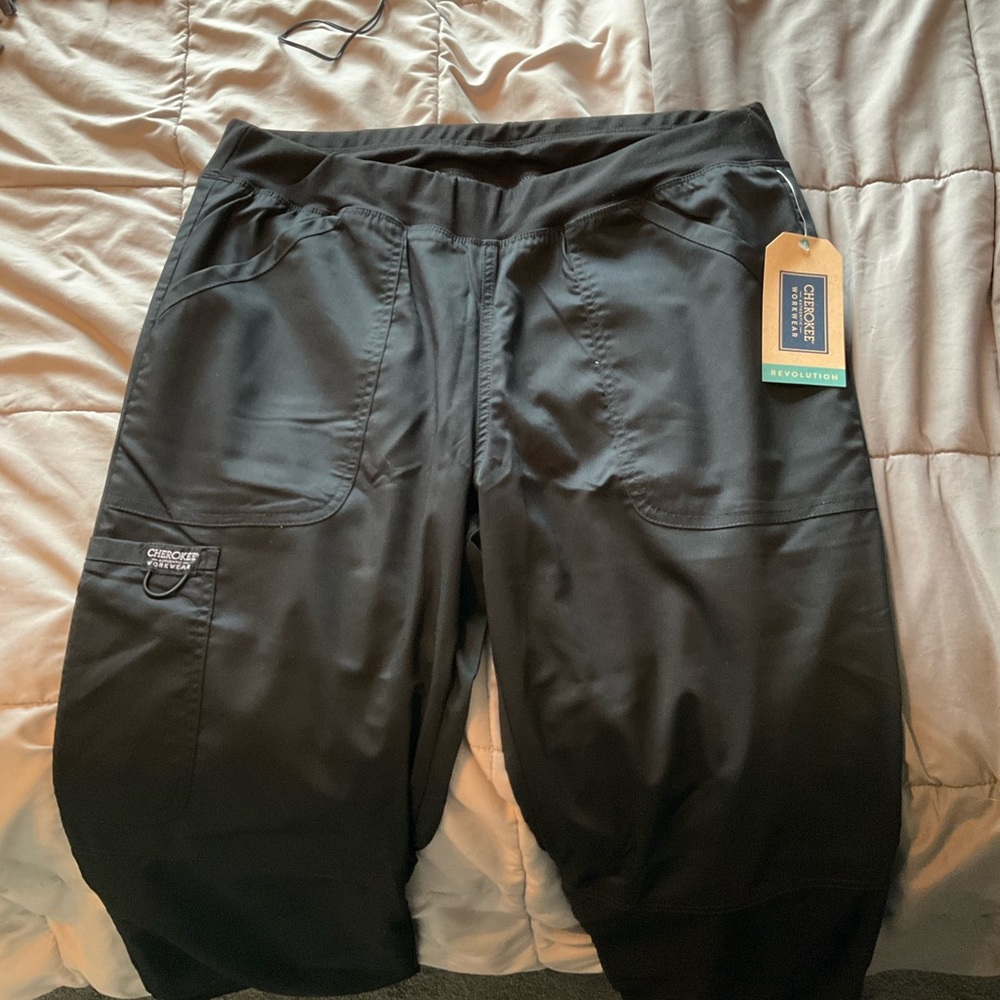 Black Cherokee Revolution scrub pants NWT size medium